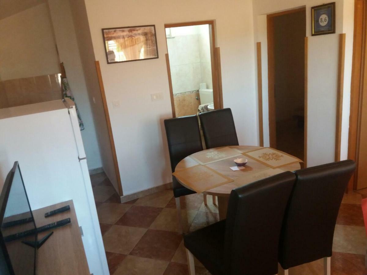 Apartments Ella Ližnjan Kültér fotó